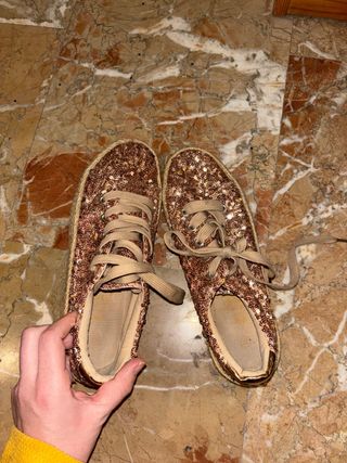 Zapatillas rosas con lentejuelas