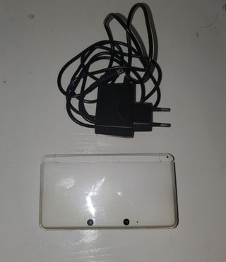 Nintendo 3DS blanca en buen estado