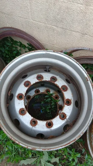 Llantas Camión 22.5 Desplazadas