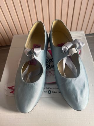 Zapatos fallera azul forrados 36,5