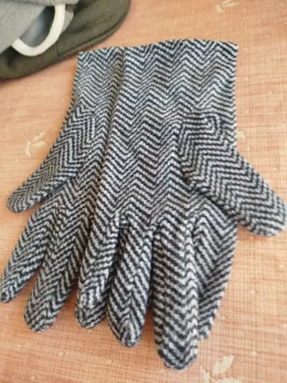 Guantes y peucos de lana forrados