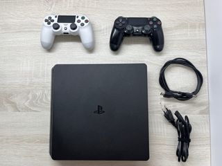 PS4 Slim 1TB + 9 Juegos + 2 Mandos