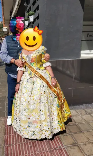 Vestido Fallera Azul y Dorado y vestido amarillo