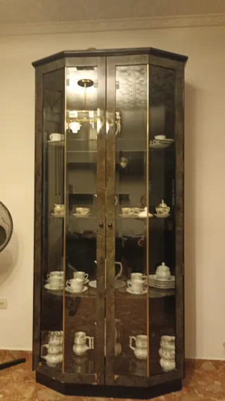 Mueble de salón modular negro y verde y vitrina