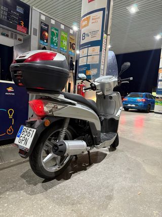 KYMCO People S 125 Plata tricapa perlado.
