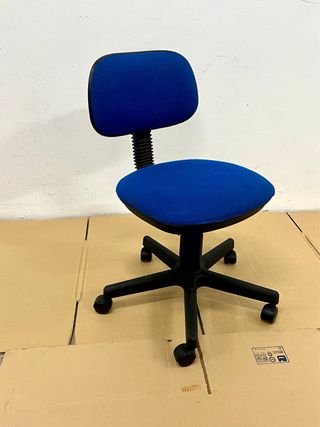 Silla de escritorio infantil azul con ruedas