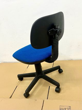 Silla de escritorio infantil azul con ruedas