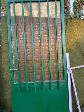 Puertas de hierro.