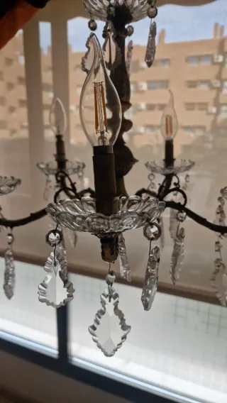 Lámpara de araña antigua de cristal