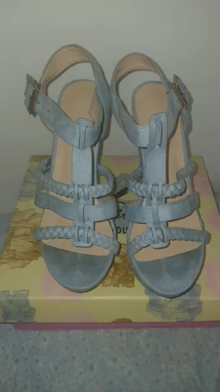 Sandalias de cuña azul claro