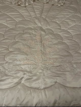 Trapunta raso con 2 cuscini