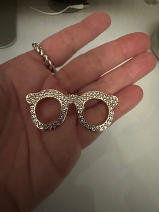 Broche gafas brillantes