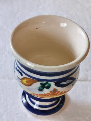 Miniatura cerámica sevillana pintada hecha a mano.