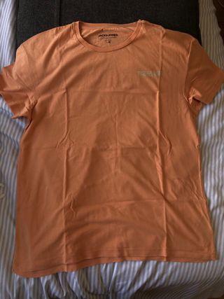 Camisetas de diferentes marcas