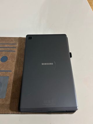 Tablet Samsung Negra con Funda Marrón