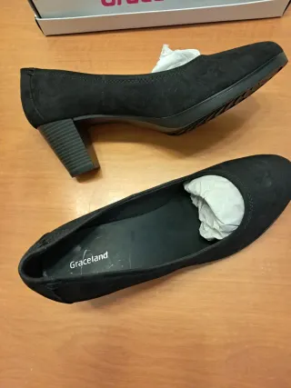 Zapatos de ante negros para mujer