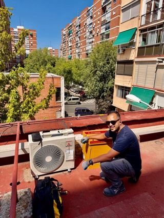 Técnico Reparación instalación Aire acondicionado
