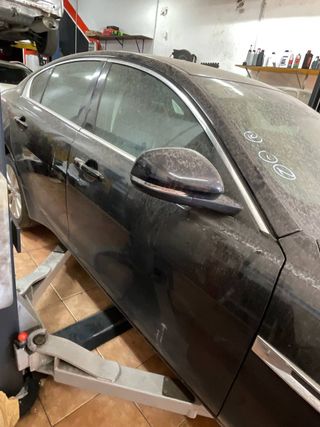 Puerta Jaguar XE Prestige 2015