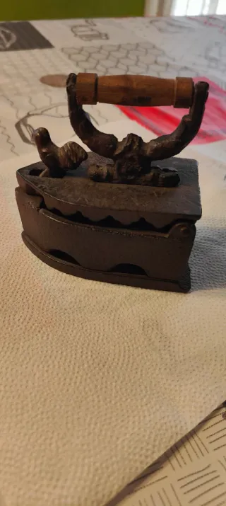 Plancha antigua de hierro vintage