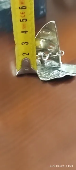 Miniatura plata de ley surfista