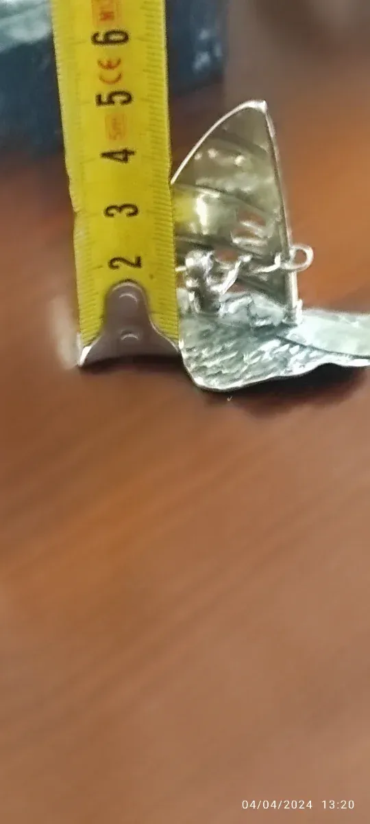 Miniatura plata de ley surfista