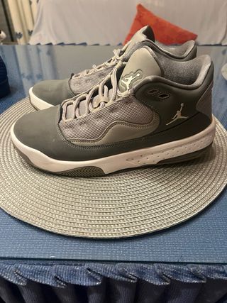Zapatillas Jordan Grises