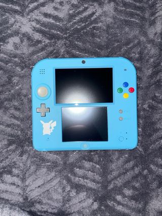 Nintendo 2DS Azul edición Pokémon Sol y 2 Juegos