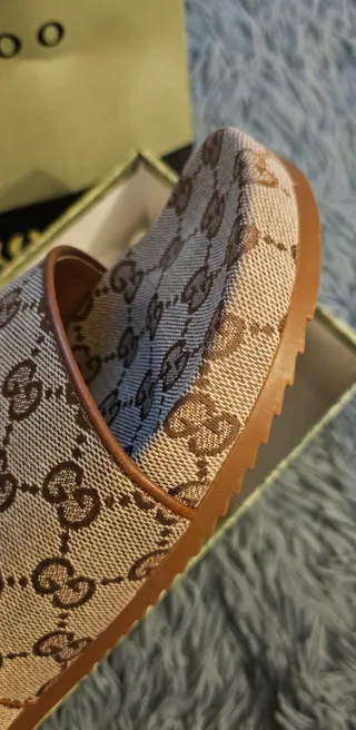 Sandalias Gucci Lona T-43 (equivale a 42)