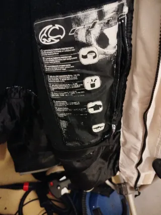 Chaqueta Ryu Star Hombre Negra y Roja