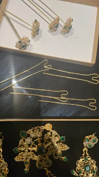 Aderezo fallero oro y esmeraldas.