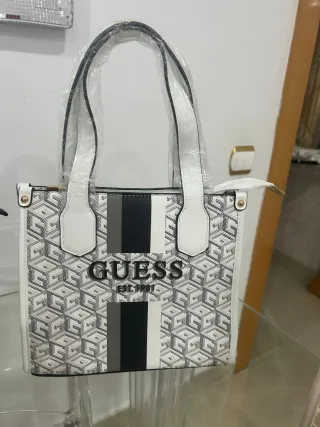 Bolso Guess Negro y Blanco