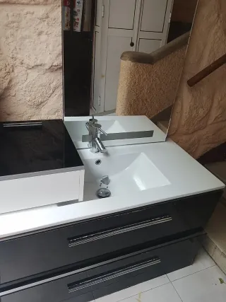 Mueble de baño con espejo