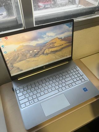 Portátil HP Plata y Dorado