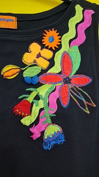 Camiseta Mamatayou Negra con Estampado Floral