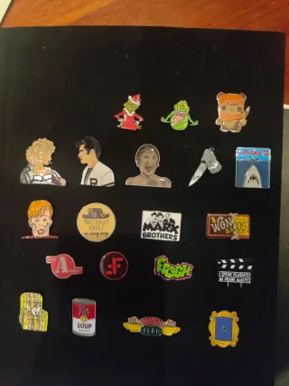 Lote de pines de Pokémon variados