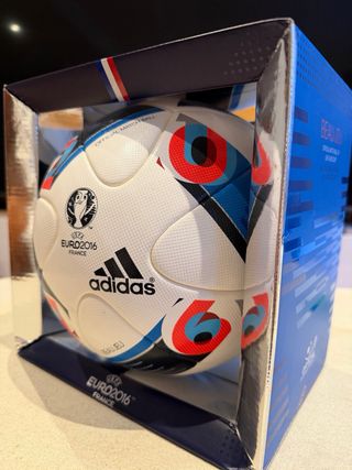 Bola Oficial Euro 2016 Adidas Beau Jeu em segunda mão durante 179