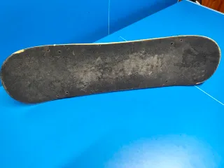 Skate con ruedas apiladas