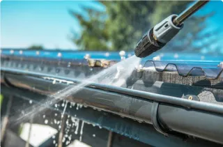 Limpieza de tejados aceras patios y canalones