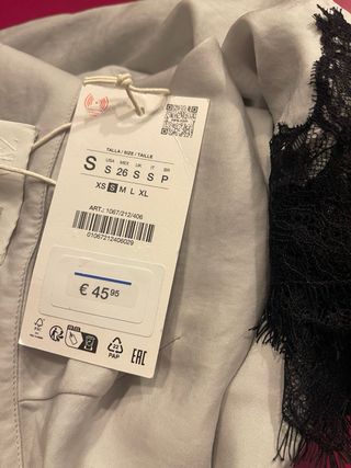 Falda Lencera con Puntilla Negra Zara