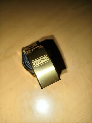 Reloj Festina Dorado Cronógrafo