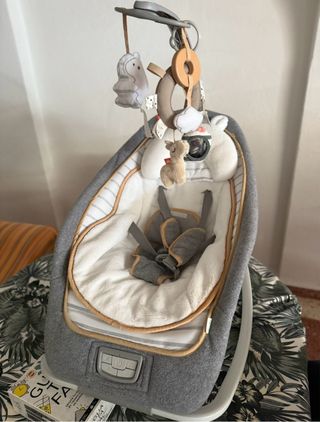 Hamaca para bebé con juguetes