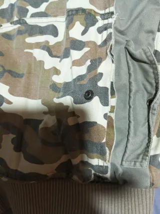 Cazadora juvenil verde y multicolor, camuflaje