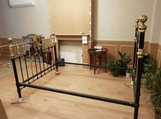 Cama antigua Victoriana de hierro y latón sigloXIX