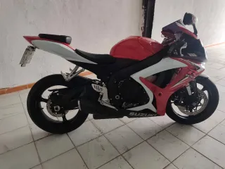 Suzuki GSX-R600 Roja y Blanca