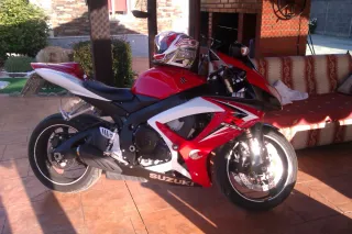 Suzuki GSX-R600 Roja y Blanca