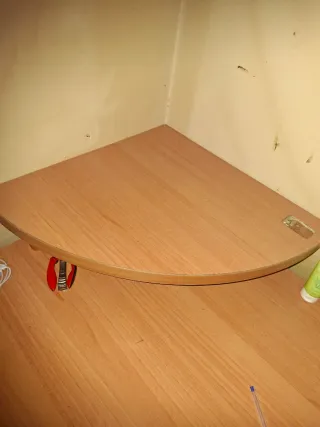 Escritorio de madera y metal