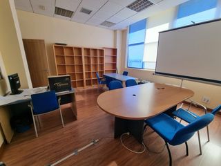 Sala de juntas completa