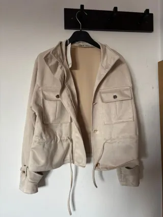 Casaco pele pessego camel e branco