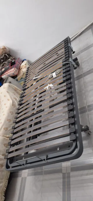Letto elettrico articolato per anziani con materasso