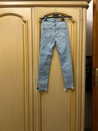 Jeans Zara skinny vita alta strappati azzurri